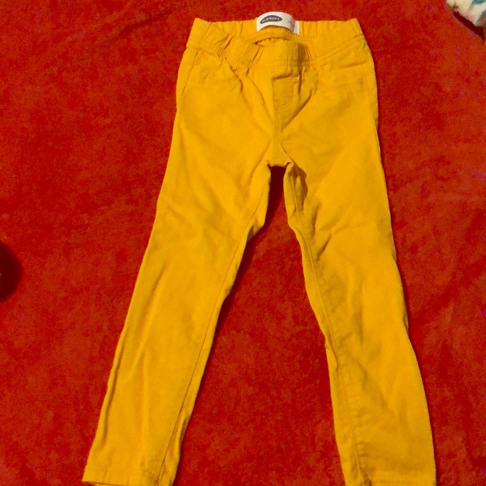 Girls skinny jegging